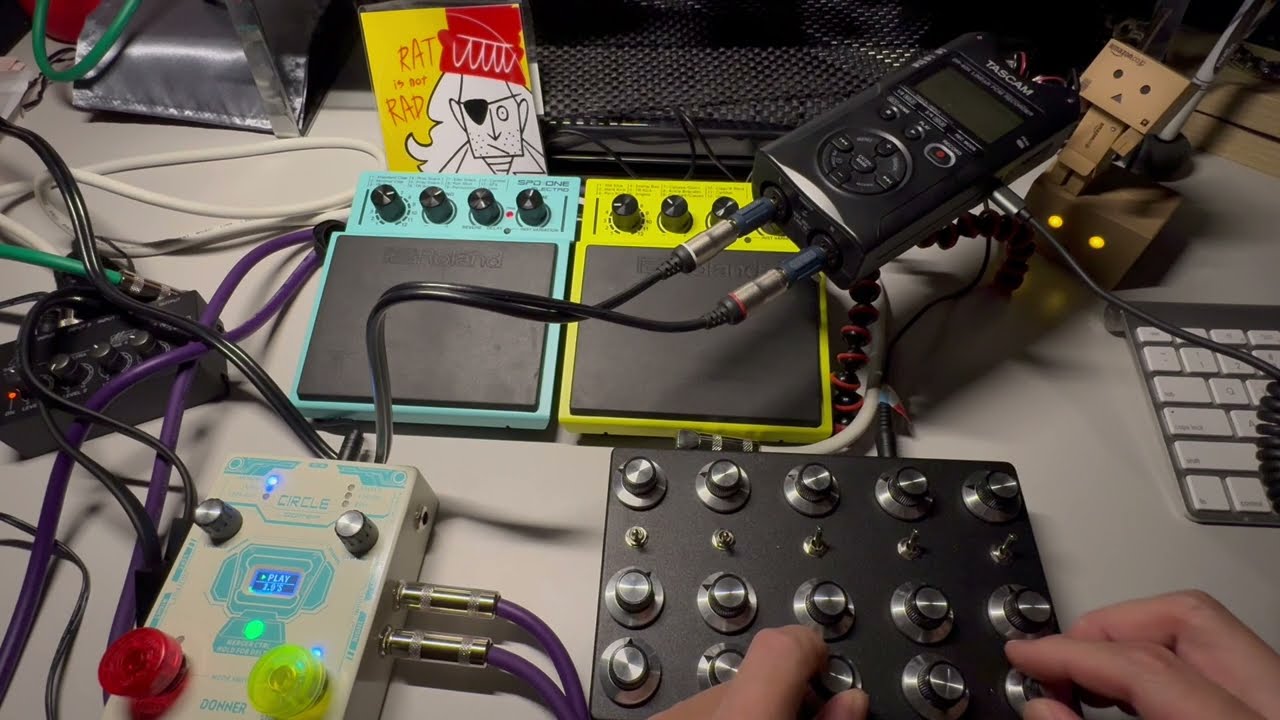 Desktop gig with NOSC-10 + drum loop
