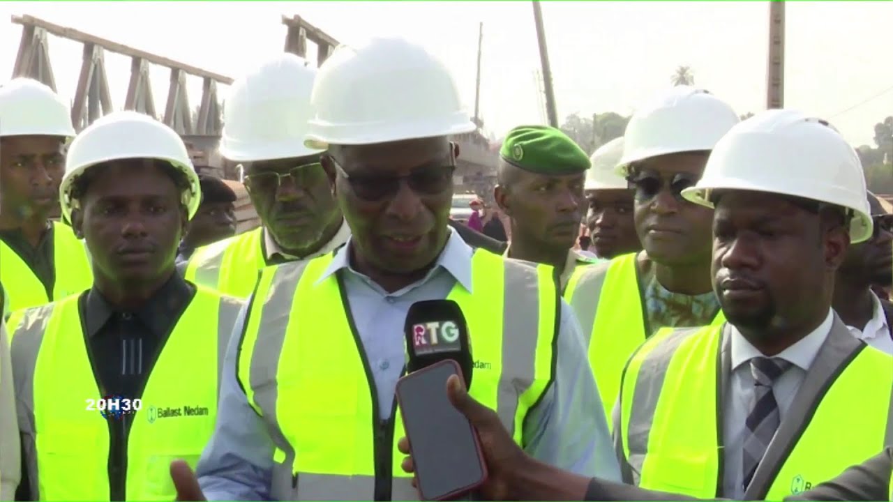 LE PM BAH OURY SUR LES CHANTIERS DU PONT DE KASSOYA ET DE KAKINBO. GRANDES EDITIONS RTG 224