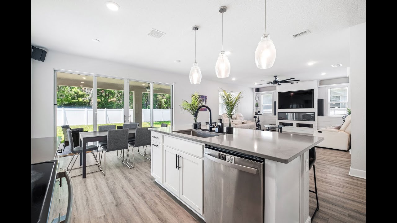 1130 RIVER FALLS CIRCLE, DELAND, Florida 32720