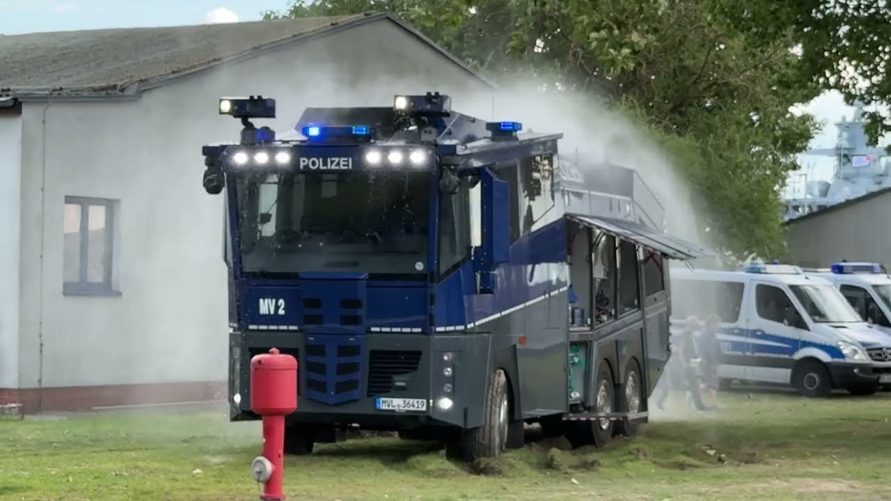 Vorf&uuml;hrung MV 2 POLIZEI WASSERWERFER 10000 (WaWe 10)