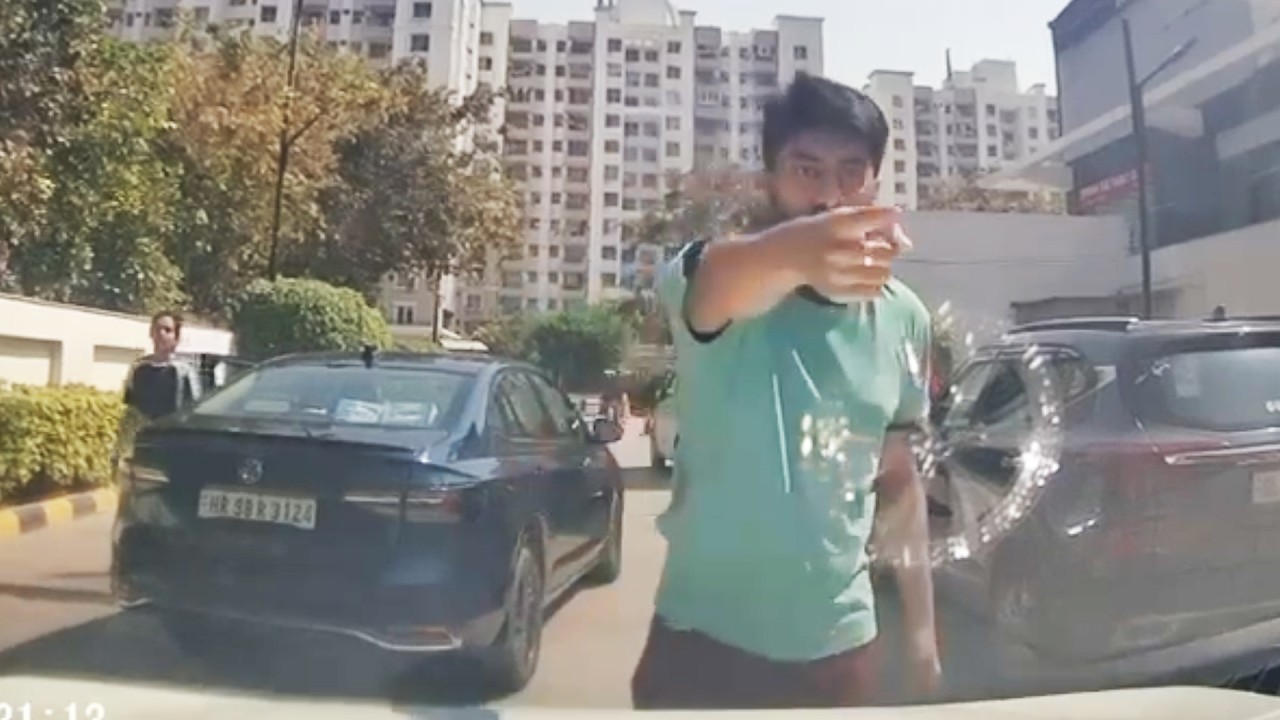 Extreme Road Rage: VW Virtus Driver vs NRI for Honking 🤦&zwj;♂️ Legender Crashed into Dashcam car