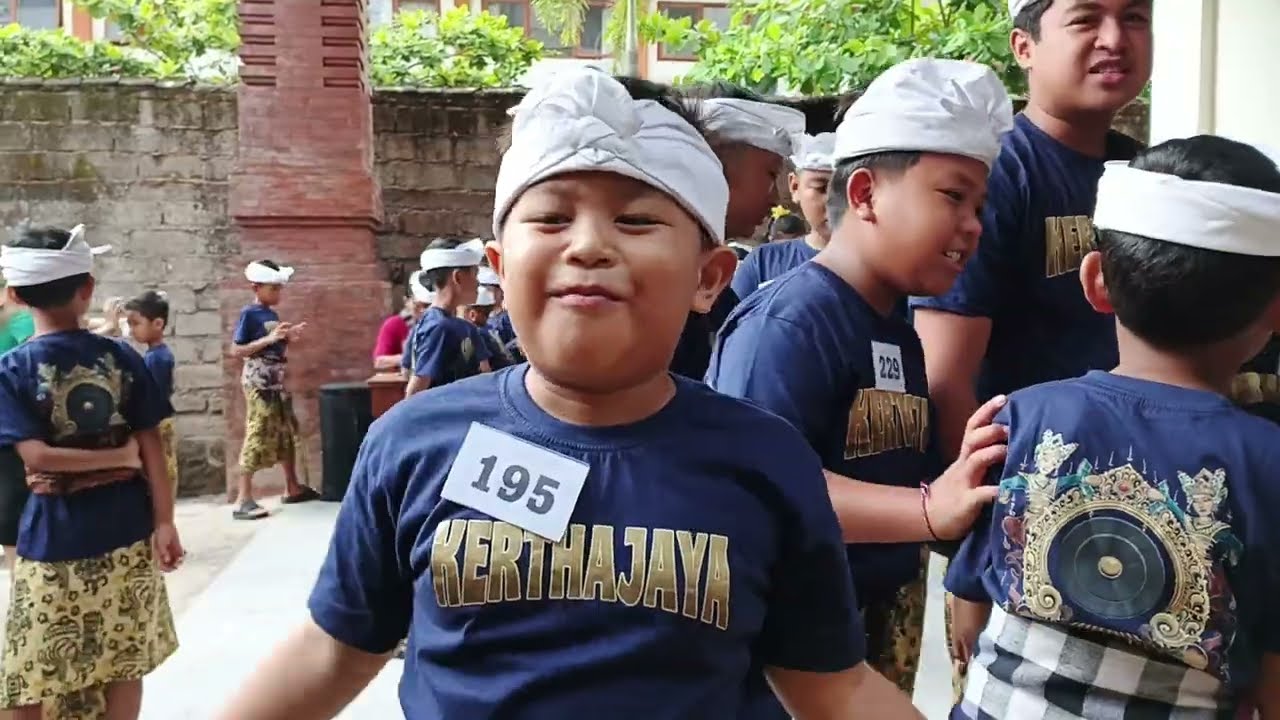 MEKENDANGAN TRADISIONAL BALI 😘😍😍