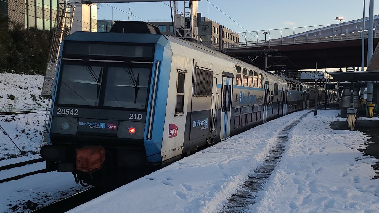 (FHD) Les trains sous les premiers flocons de 2026 