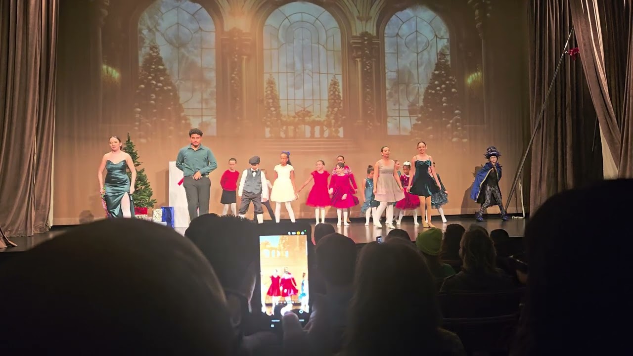 Tyrion And Arya In Their Christmas Dance Recital