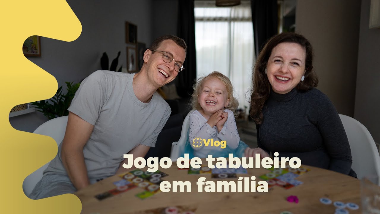 Jogo de tabuleiro em família e Alice com as melhores reações