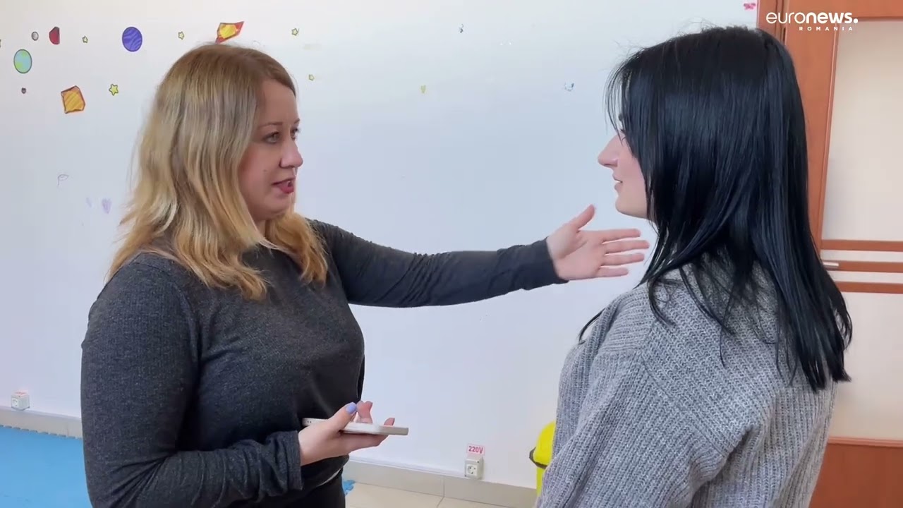 Povestea ucrainencei Lussy, traducătoarea care îi învață engleză pe copiii refugiaților