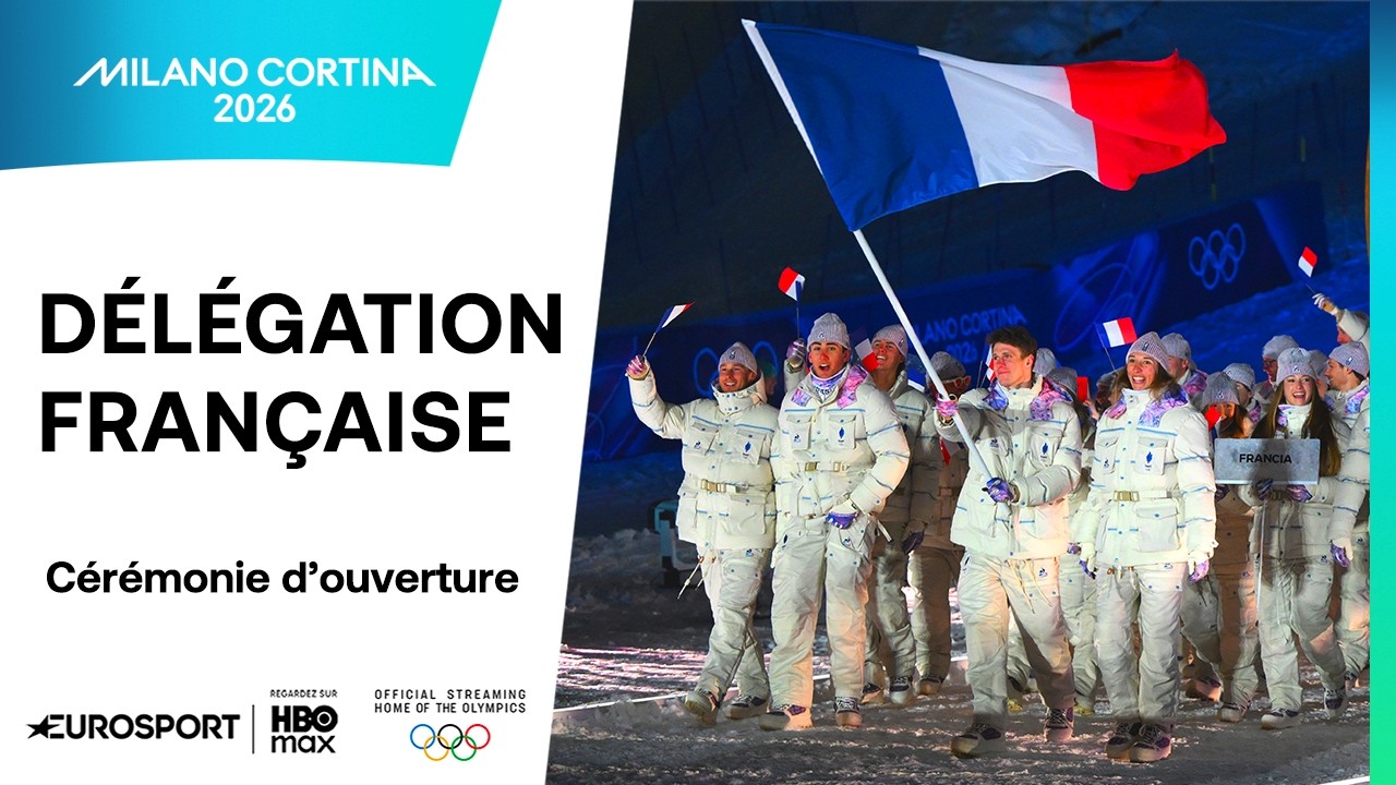 JO 2026 - OUPS LA CHUTE ! Une petite glissade pendant l'entr&eacute;e de la d&eacute;l&eacute;gation fran&ccedil;aise...