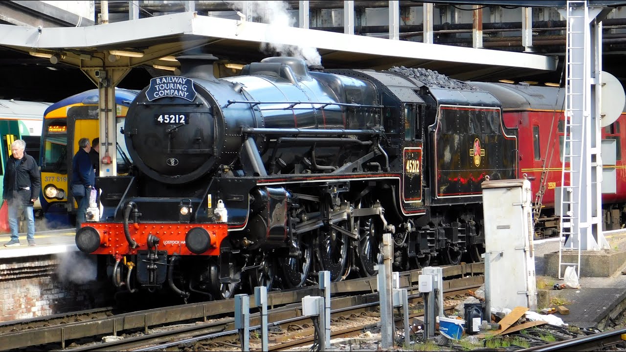 45212 and Southeastern trains at London Victoria