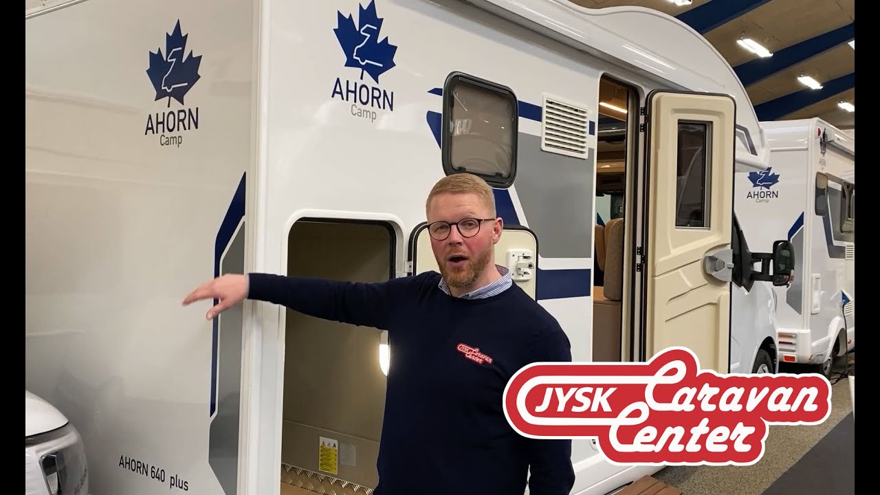 Søren viser Ahorn Camp T 640 autocamper