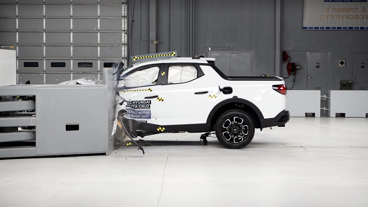 2022 Hyundai Santa Cruz driver-side small overlap IIHS crash test