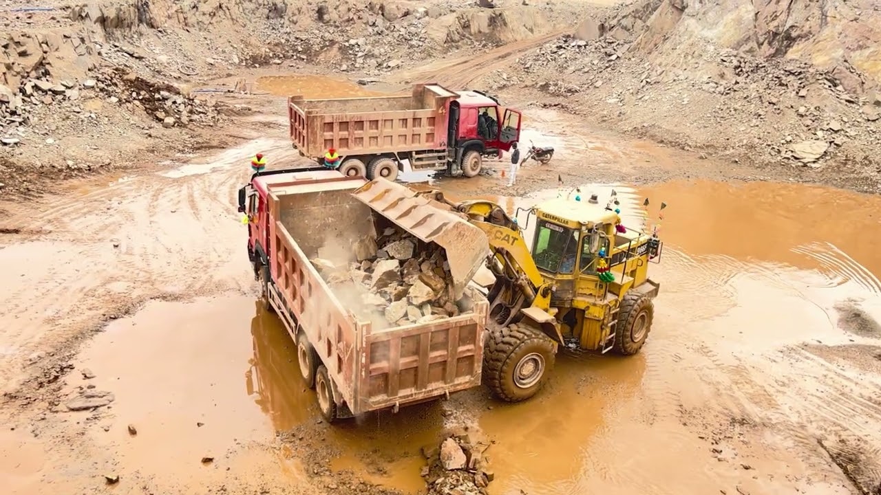 Dangerous Mountain Work 😱 | Heavy Machinery Stone Loadin