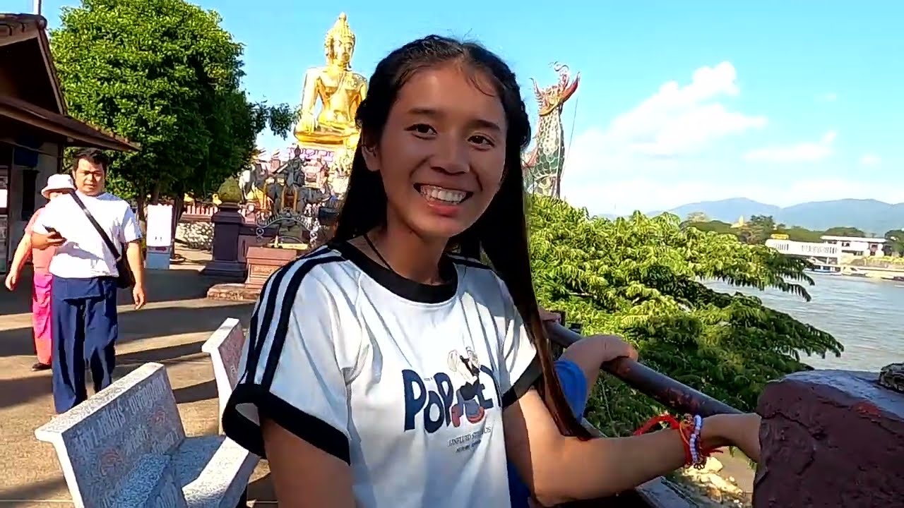 นั่งเรือไปเมืองลาวกับสาวเชียงตุง Go to Lao by boat မိူဝ်းလႄႇမိူင်းလၢဝ်ၸွမ်းႁဝ်း လာအိုနိုင်ငံသွားမယ်