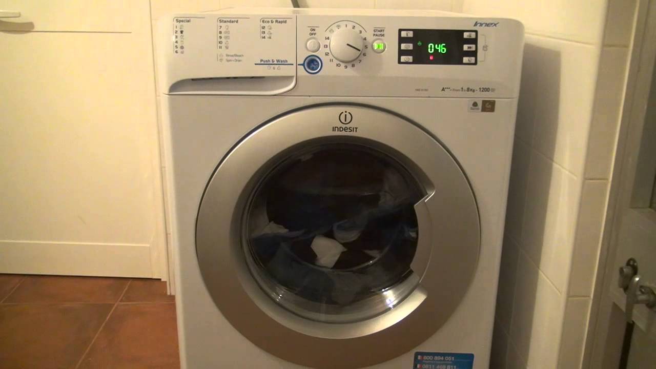 Programa para edredões na Máquina de lavar roupa Indesit INNEX XWE 81283X WSSS