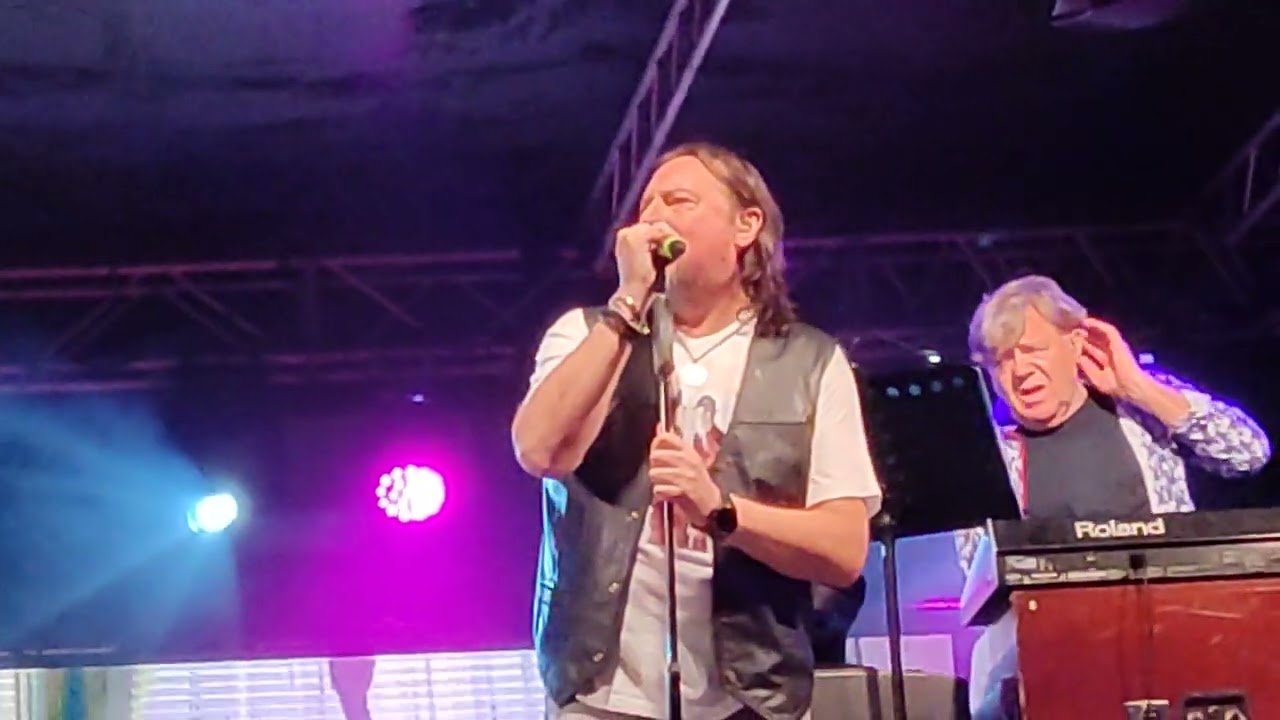 "Lo specchio ti riflette" - Nomadi live - Aprilia (LT), 1.10.23