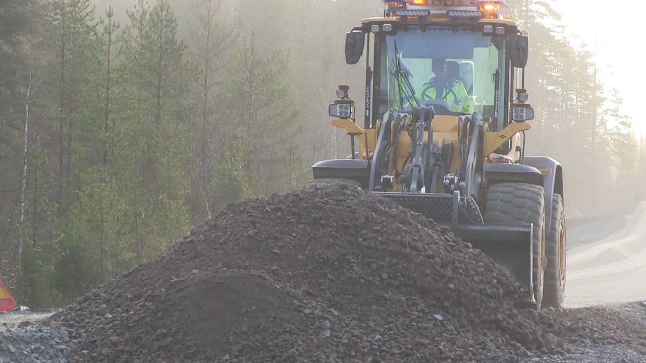 Volvo L60H 2.0 | Grading out 0-70 gravel @ Roadwork project