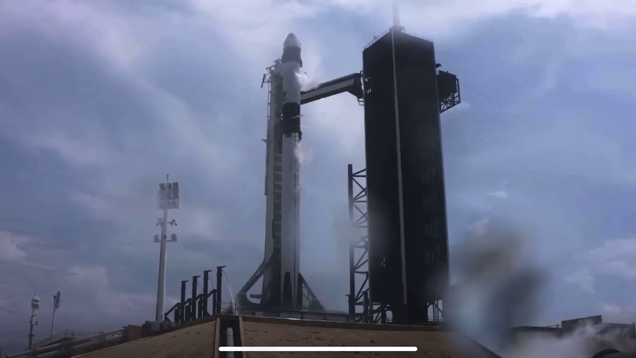 SpaceX Dragon Falcon 9 take off