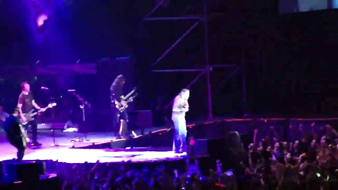 Knocking on Heaven's Door--Guns N' Roses 2009  Live In Taiwan Taipei