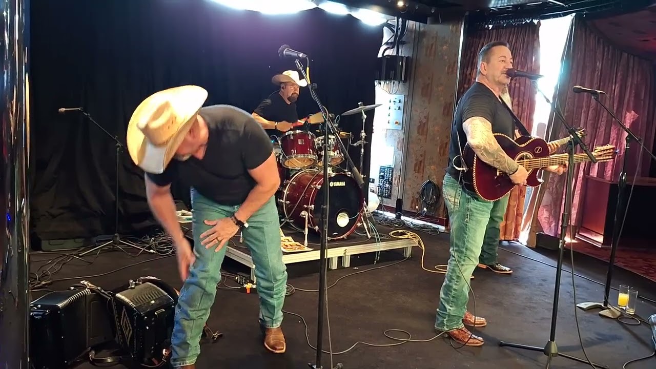 Los Desperadoz Cuatro Caminos Cruise 2024 Do not own the music rights