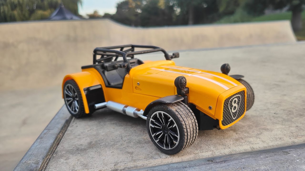 Trackman 8 @ Skate Park ( MZ Products YY2035 C ) 1/12th, 2.4ghz, 7.4v ( Lotus 7/ Caterham 7 )