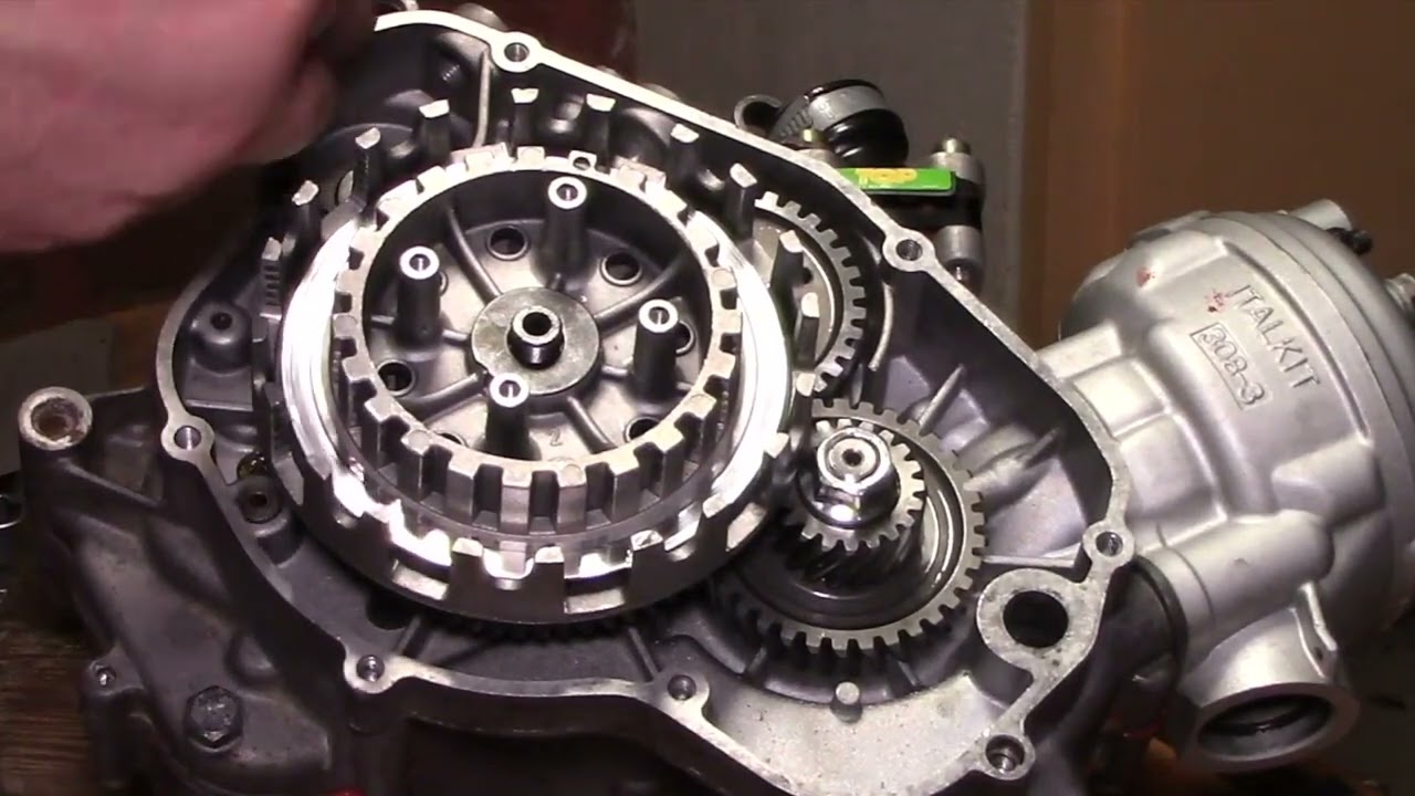 MINARELLI AM6 ENGINE ASSEMBLING PART 03