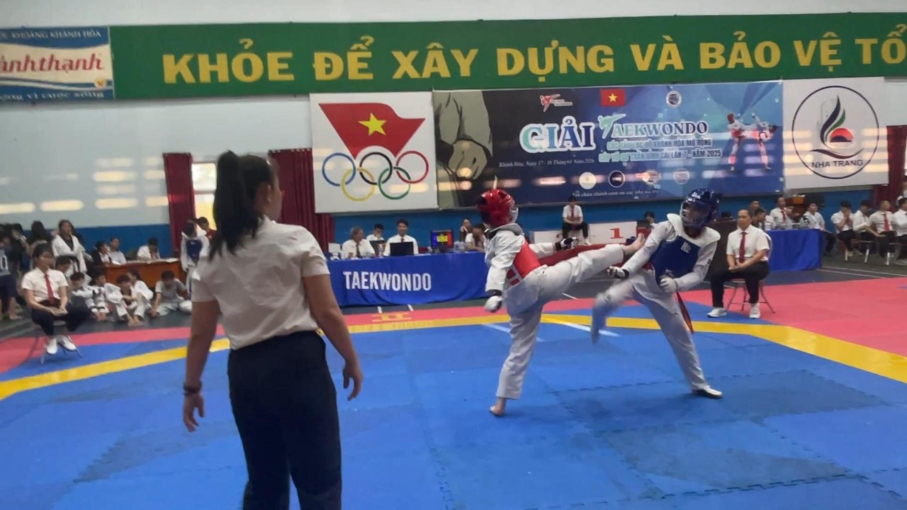 Ngọc Trâm (Xanh) TTHL VS Ngọc Duyên (Đỏ) - Phúc Nguyễn
