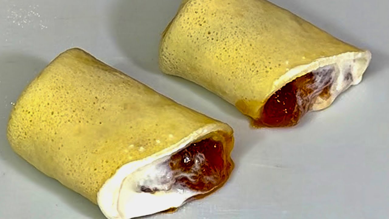 Symfonia smak&oacute;w: domowe naleśniki z Magiun i śmietaną.