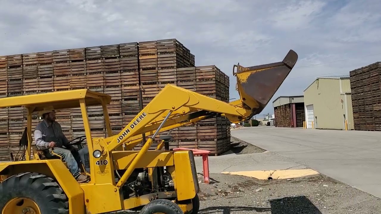John Deere 410 backhoe w/extenda hoe