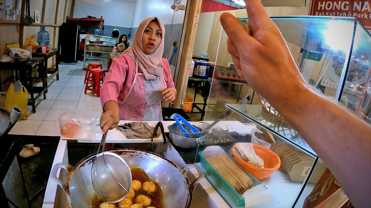 Pork Meatballs in Bandung, Indonesia 🇮🇩