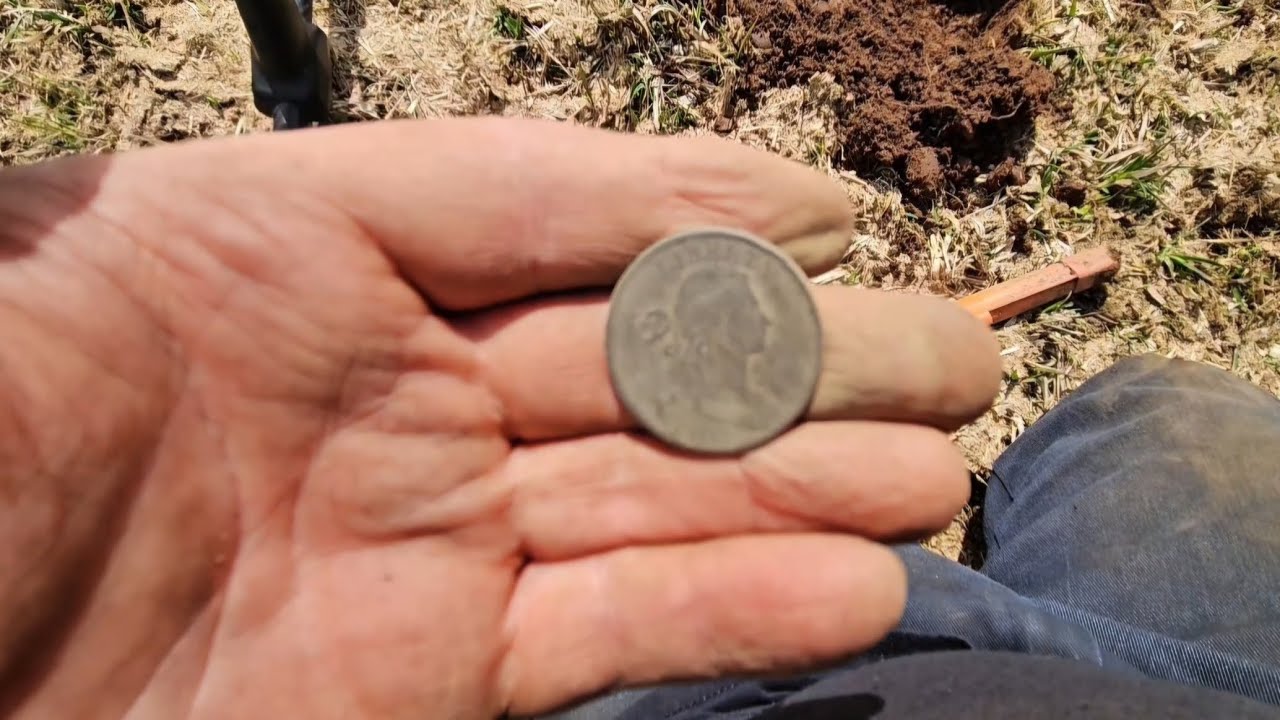 Upstate NY metal detecting a colonial site finds buttons ,coins and relics
