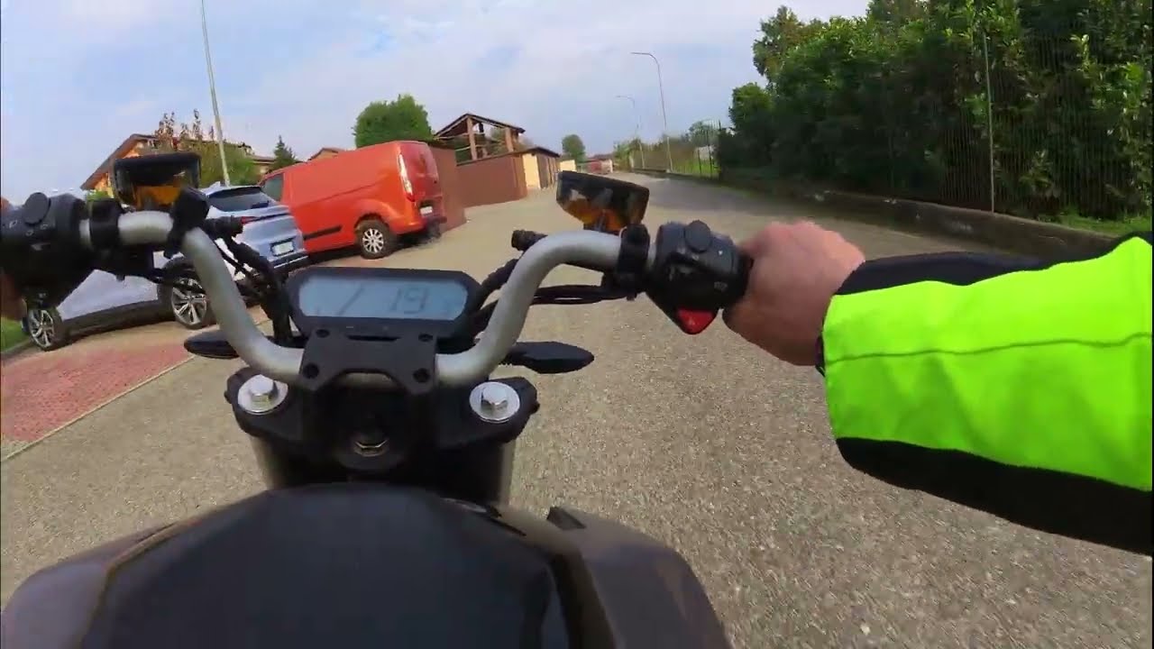Finalmente metto mani sulla SUPER SOCO TS STREET HUNTER linea spaziale ma 75 km orari sono pochi 2/2