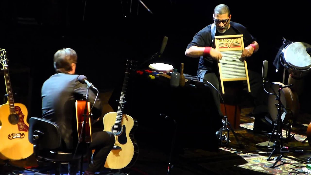 Joe Bonamassa & Lenny Castro - solos - 11/20/14 Palace Theatre - Columbus, OH