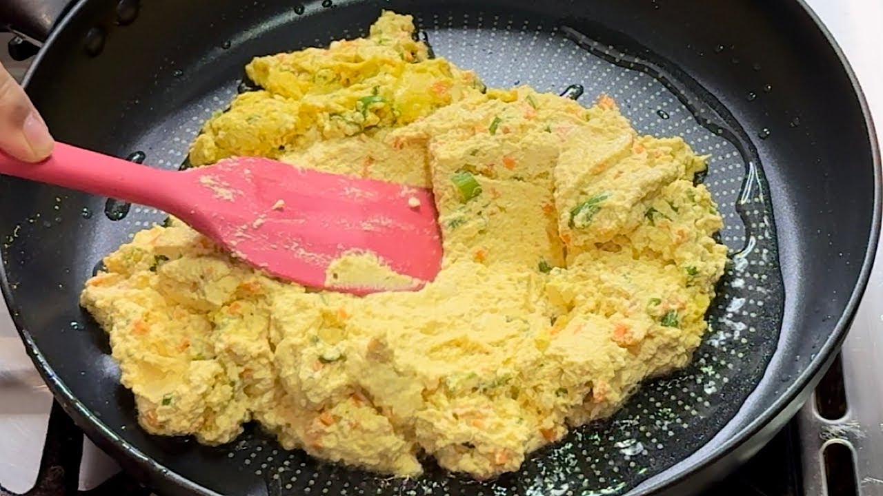 300 г тофу и щепотка куркумы! Мой любимый завтрак, готовлю почти каждое утро!