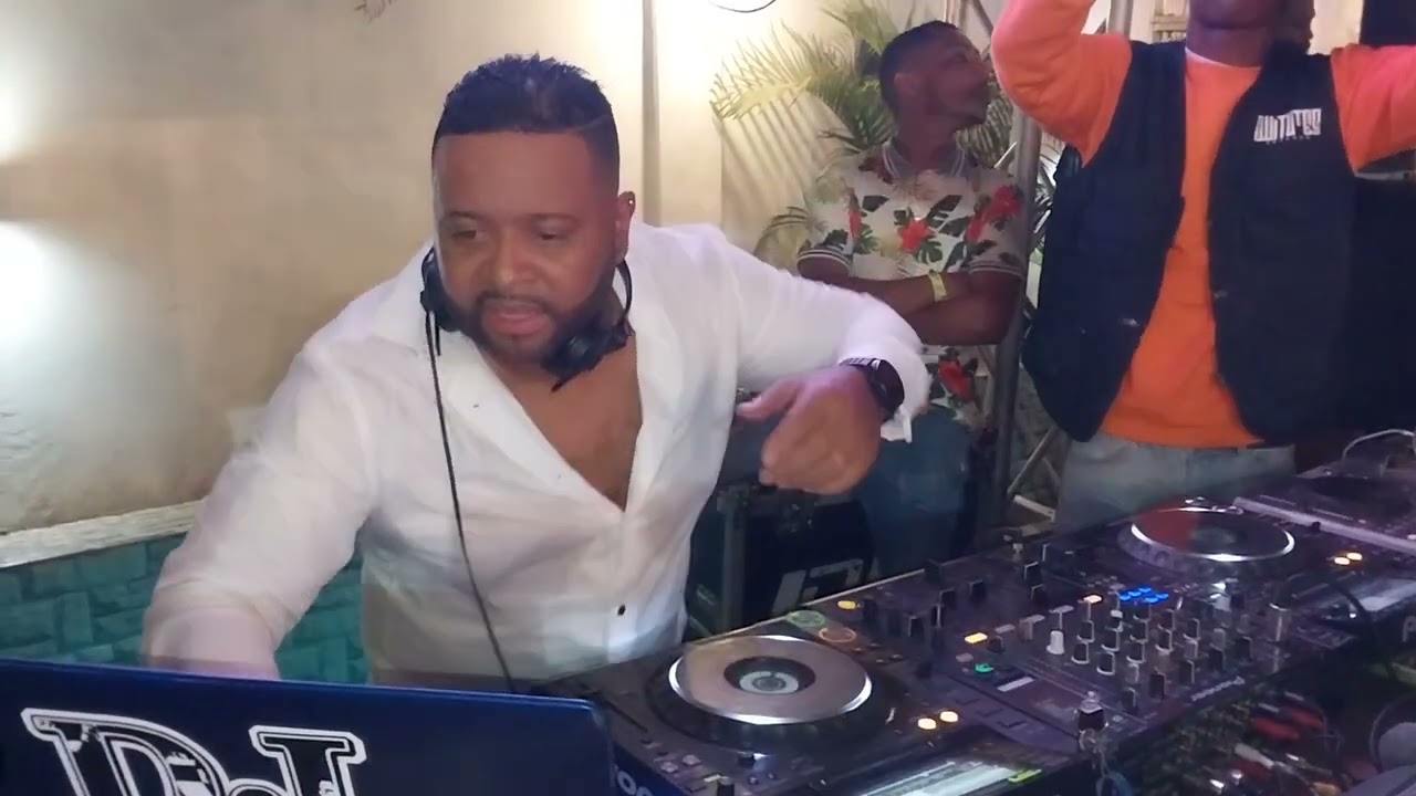 Dj. Nibox  a agitar a Tonga,   aniversário  do BK