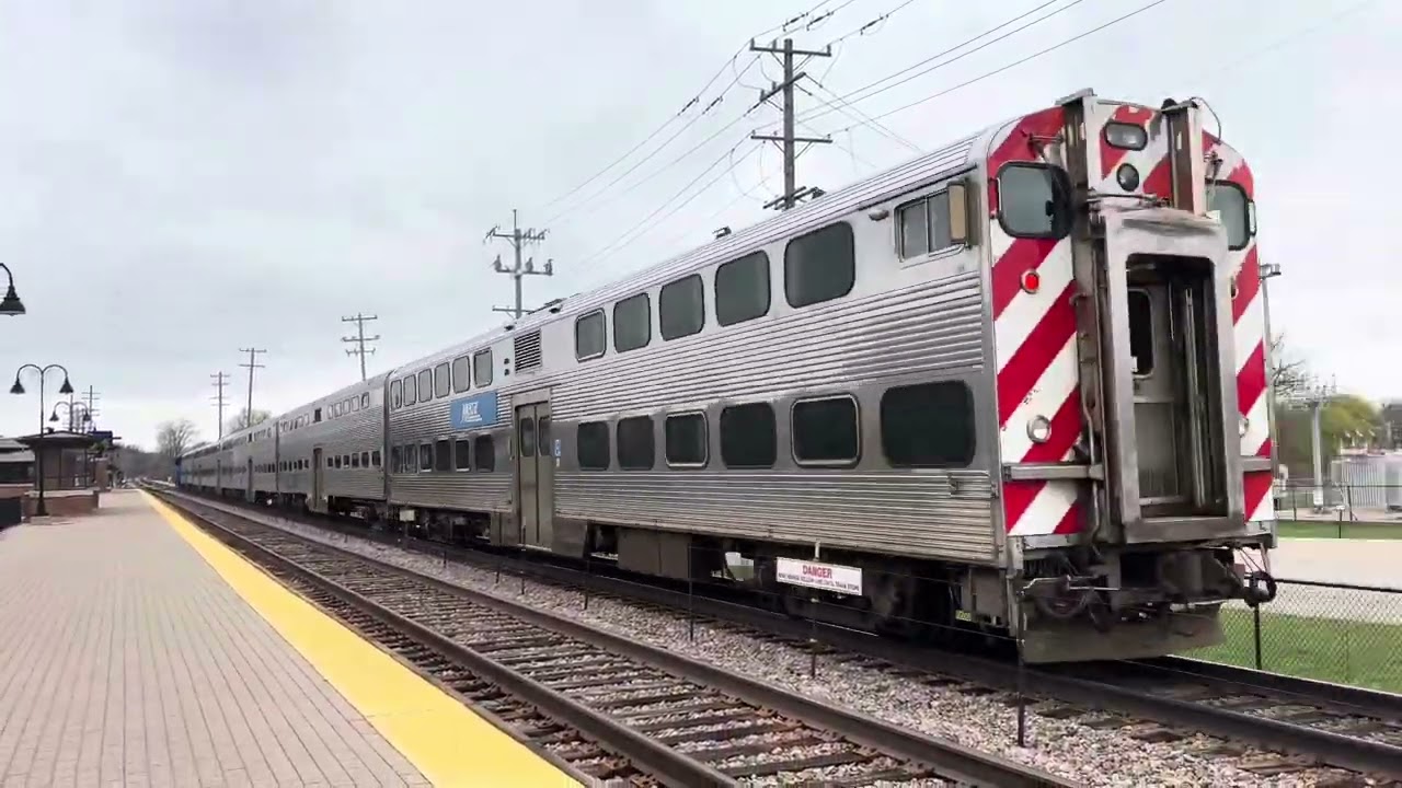 Bartlett Illinois railfanning! (MD-W)