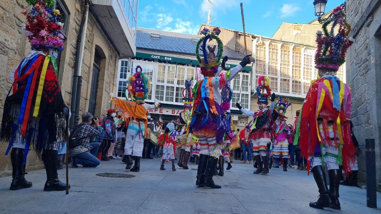 El desfile de 12 folións en Trives, en dos minutos