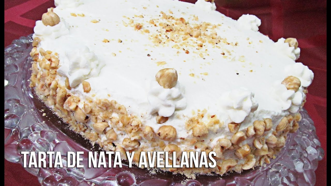 Tarta de nata y avellanas