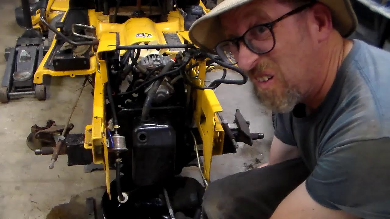 1998 Cub cadet HDS 3205 resurrection Part 4: removing the rear axle