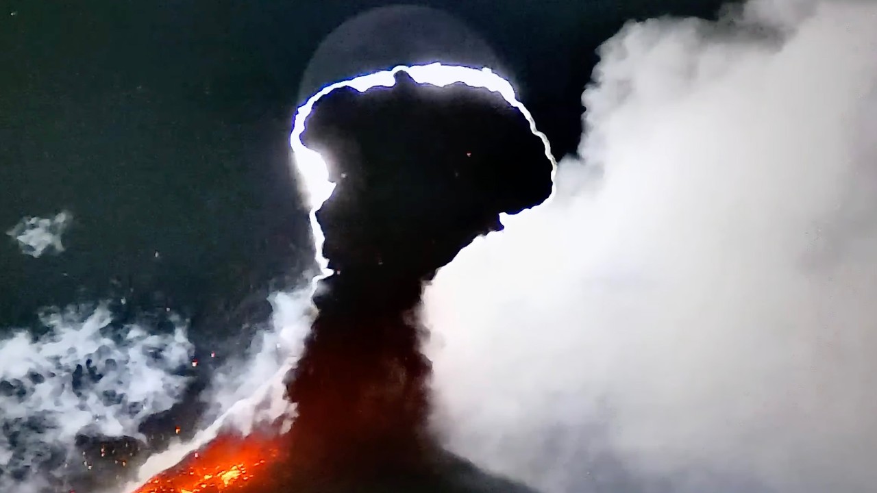 Fuego Eruption Aligned with a Giant Moon | February 25, 2026