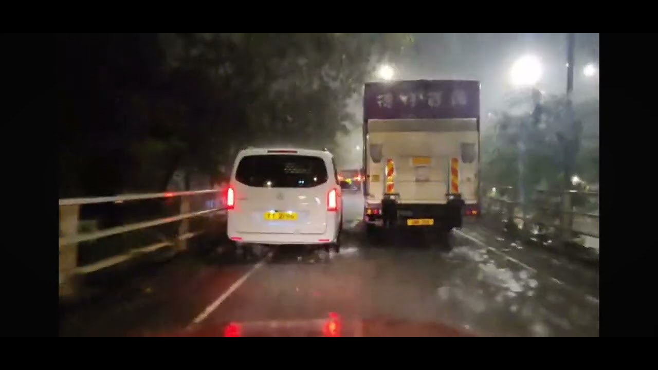 惡劣天氣下駕駛/過水氹/有車死火￼￼