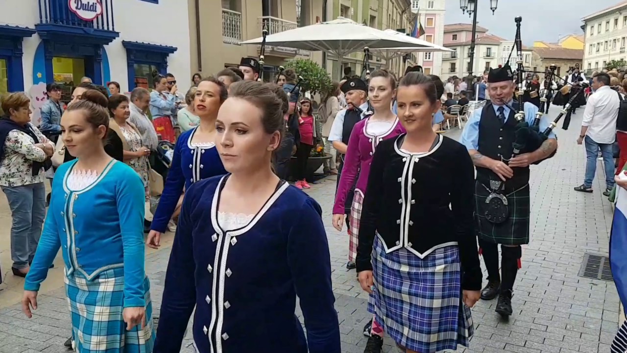 Desfile de Clausura. Festival Interceltico de Avilés. 30-7-2017.