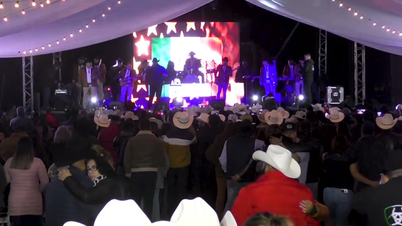 Serapio y Alex Ramírez en el Pueblo Chilero, Durango.