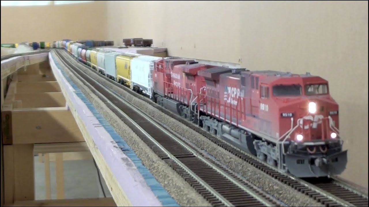 HO Enormous 106 Car Grain Train
