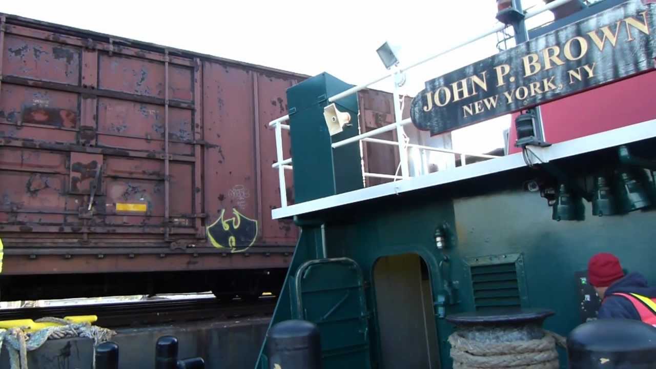 John P. Brown ties onto a rail barge at the 65th float bridge