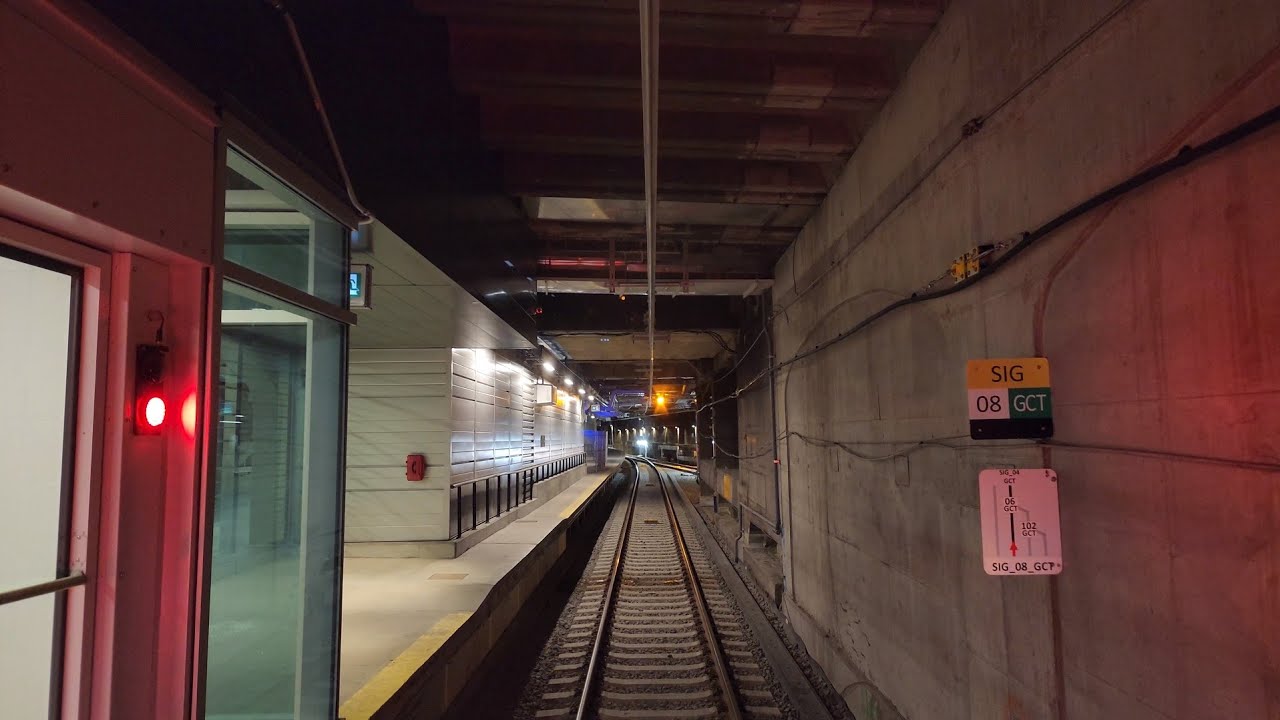 REM: very peaceful  midnight ride from Central Station to Brossard Station 🌃