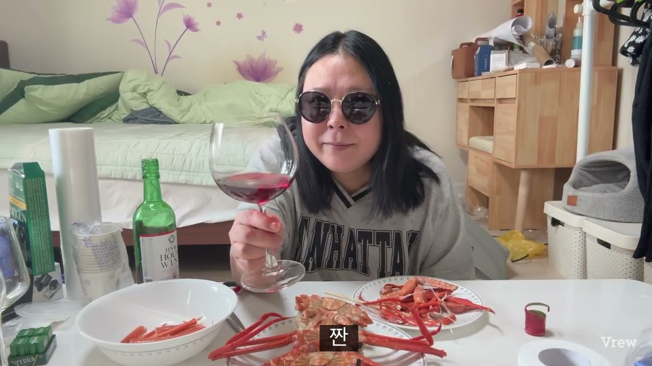 오늘의 안주 연지 홍게랑 와인을 준비 했습니다