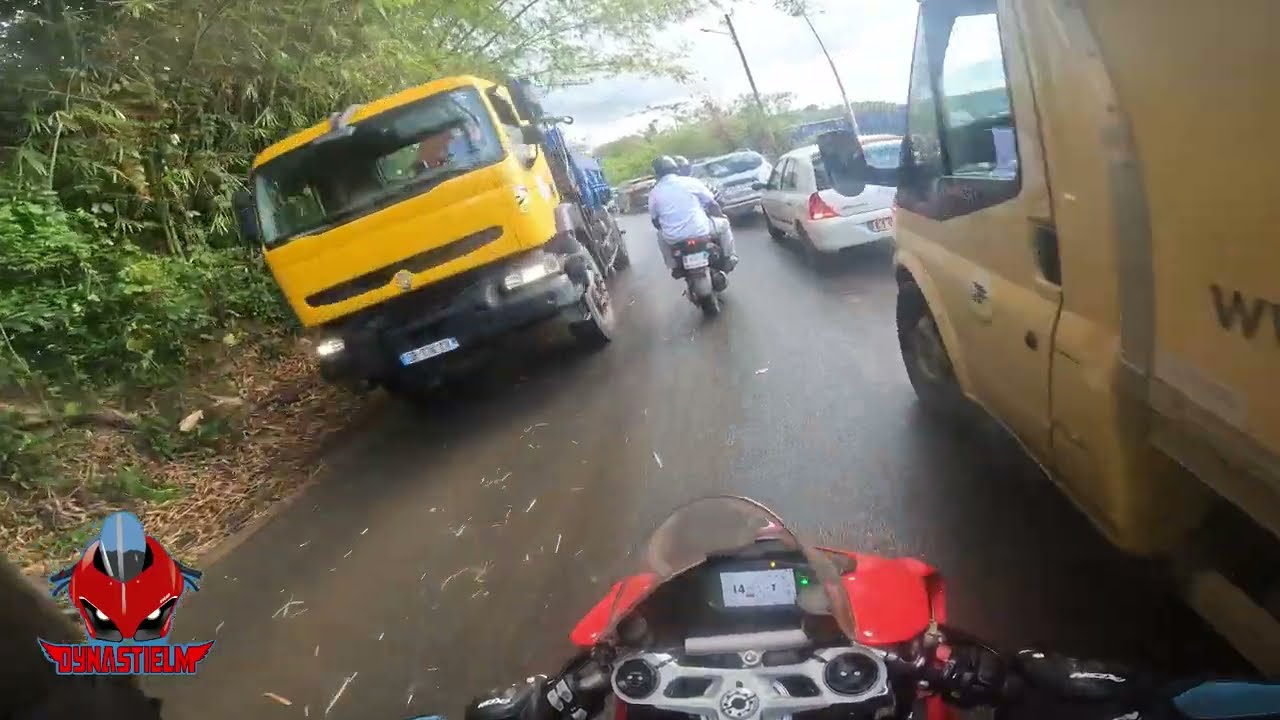Mayotte Bouchons du matin de Tdz à Mdz en Panigale V2