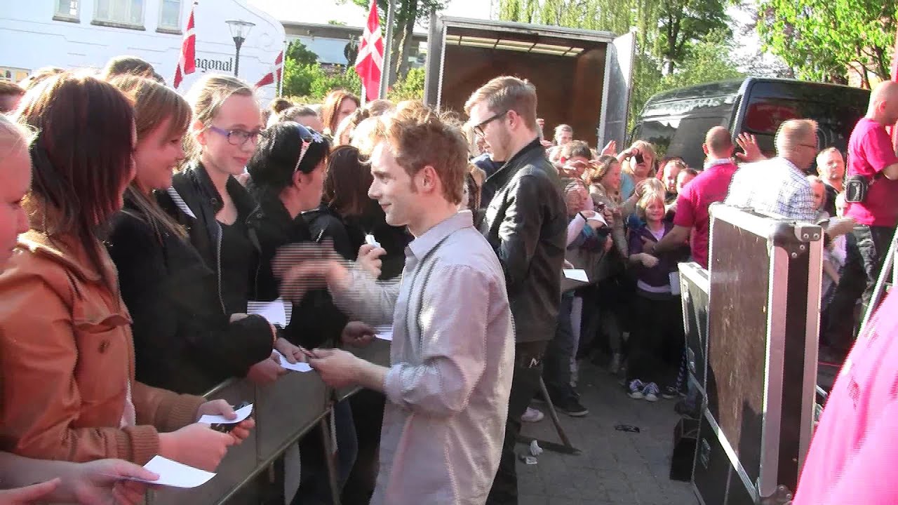 Give Borgerforening afil A Friend in London autografer 7323Give