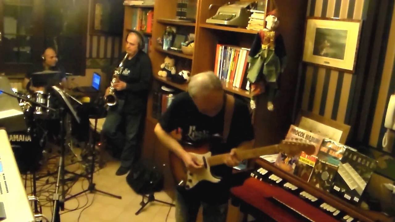 ANOTHER BRICK IN THE WALL - cover LESLIE 122 COVER BAND