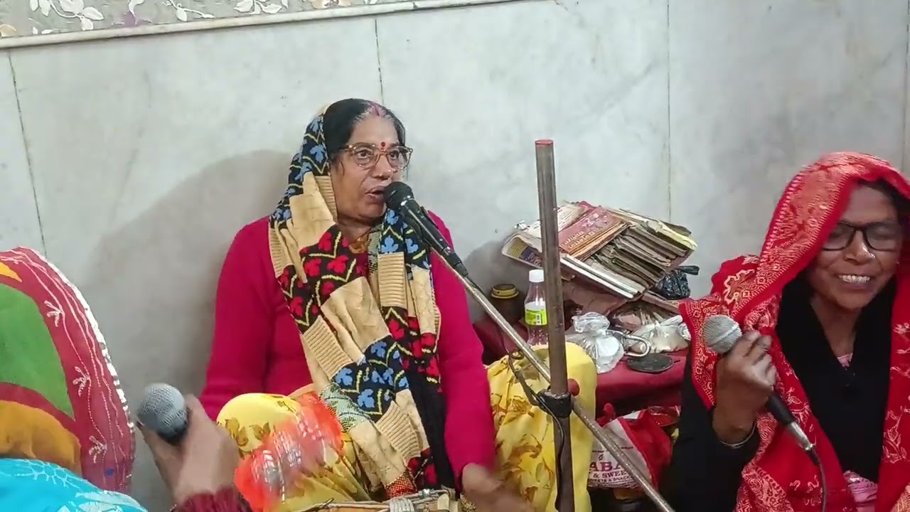   एक डोली चली एक अर्थी चली फ़र्क डोनों में क्या है बता दे सखी      