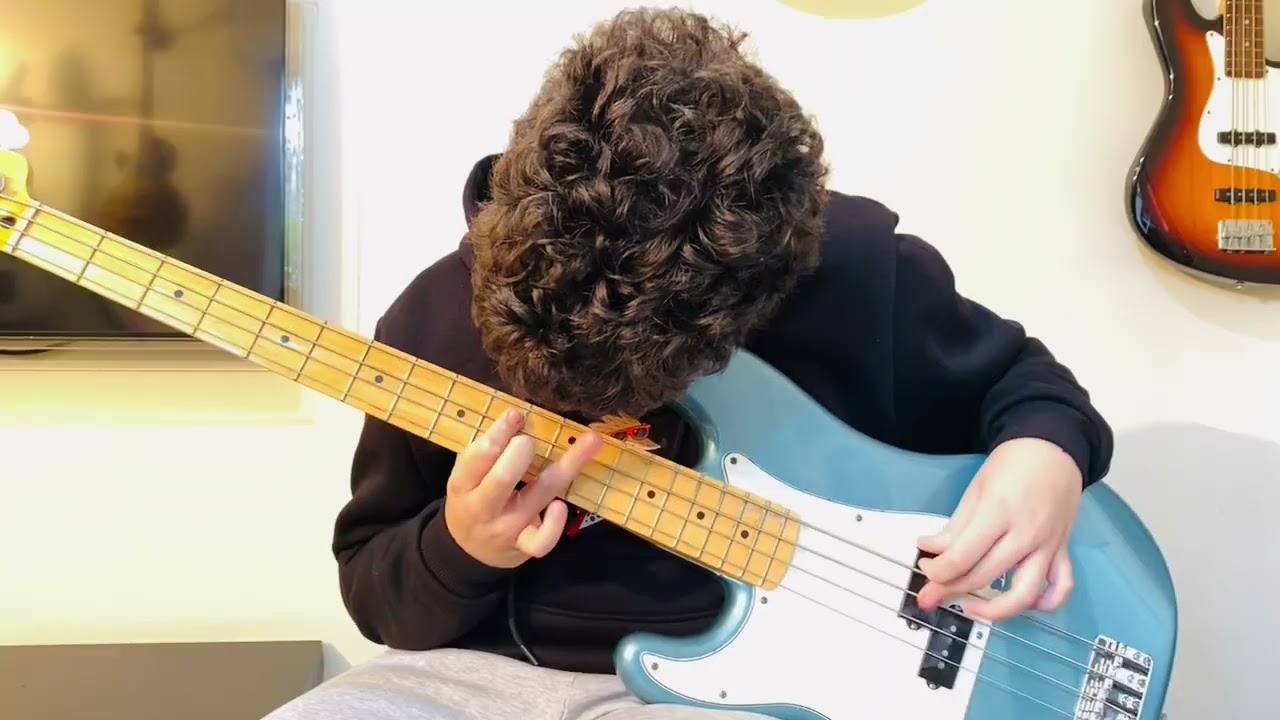 Berk ve Muse ‘den Hysteria Bass Cover